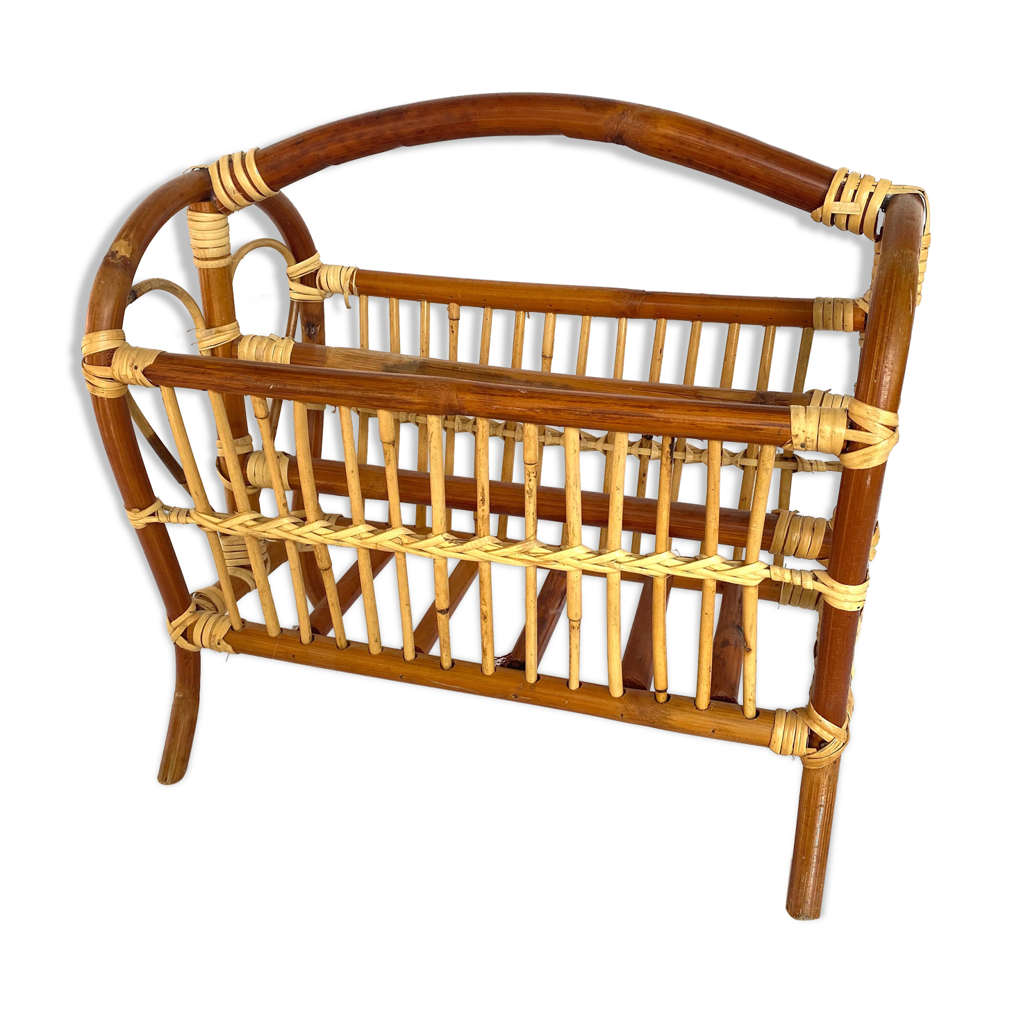 Rattan magazines holder