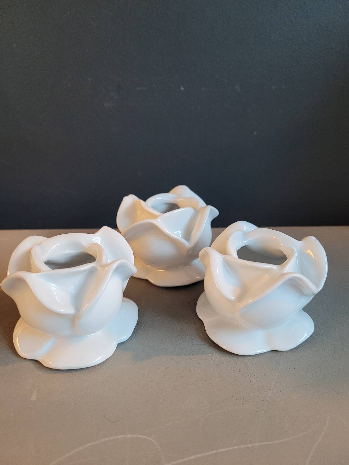 Trio de bougeoirs en porcelaine de Limoges