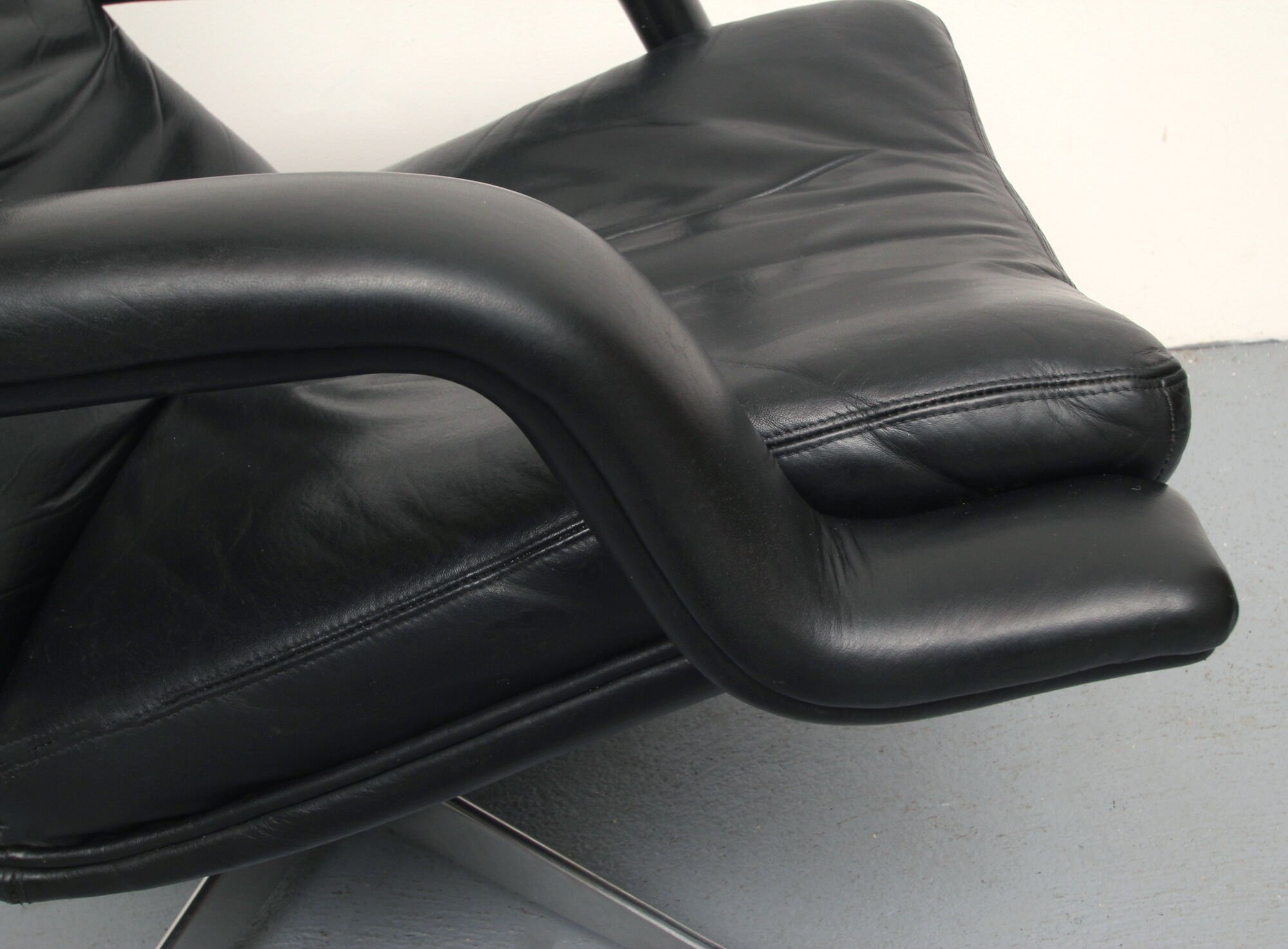 1970s leather swivel chair from geoffrey hartcourt for artifort