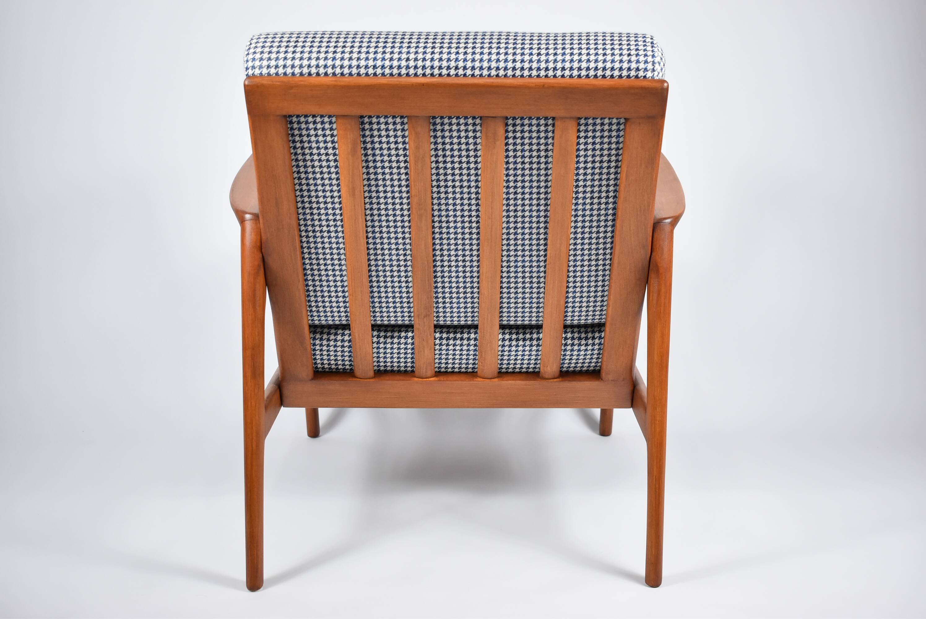 Fauteuil scandinave original Stefan, entièrement restauré, icône des années 1960, pied de poule