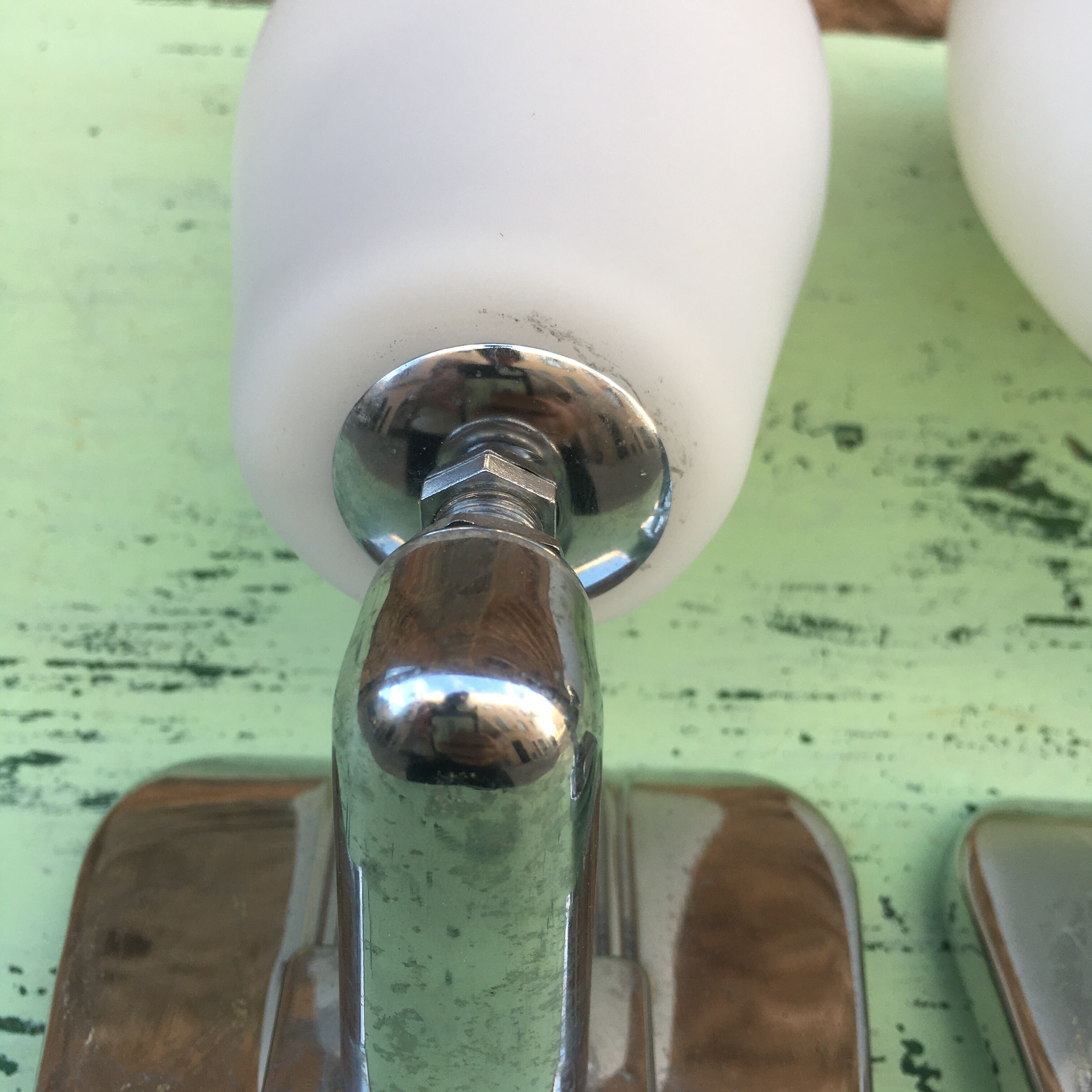 Appliques en verre blanc et chrome