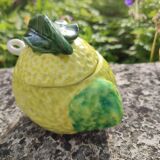 Lemon-shaped slip pot