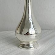 Lightweight metal single-stem vase