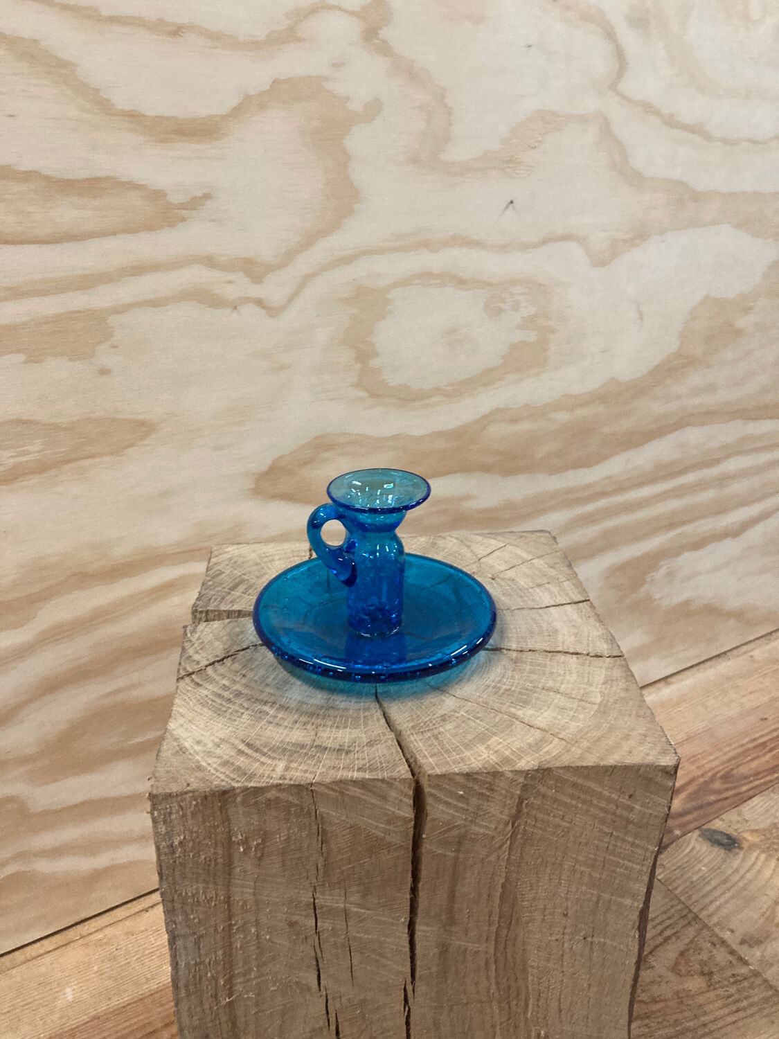 Bougeoir en verre soufflé bleu style Biot