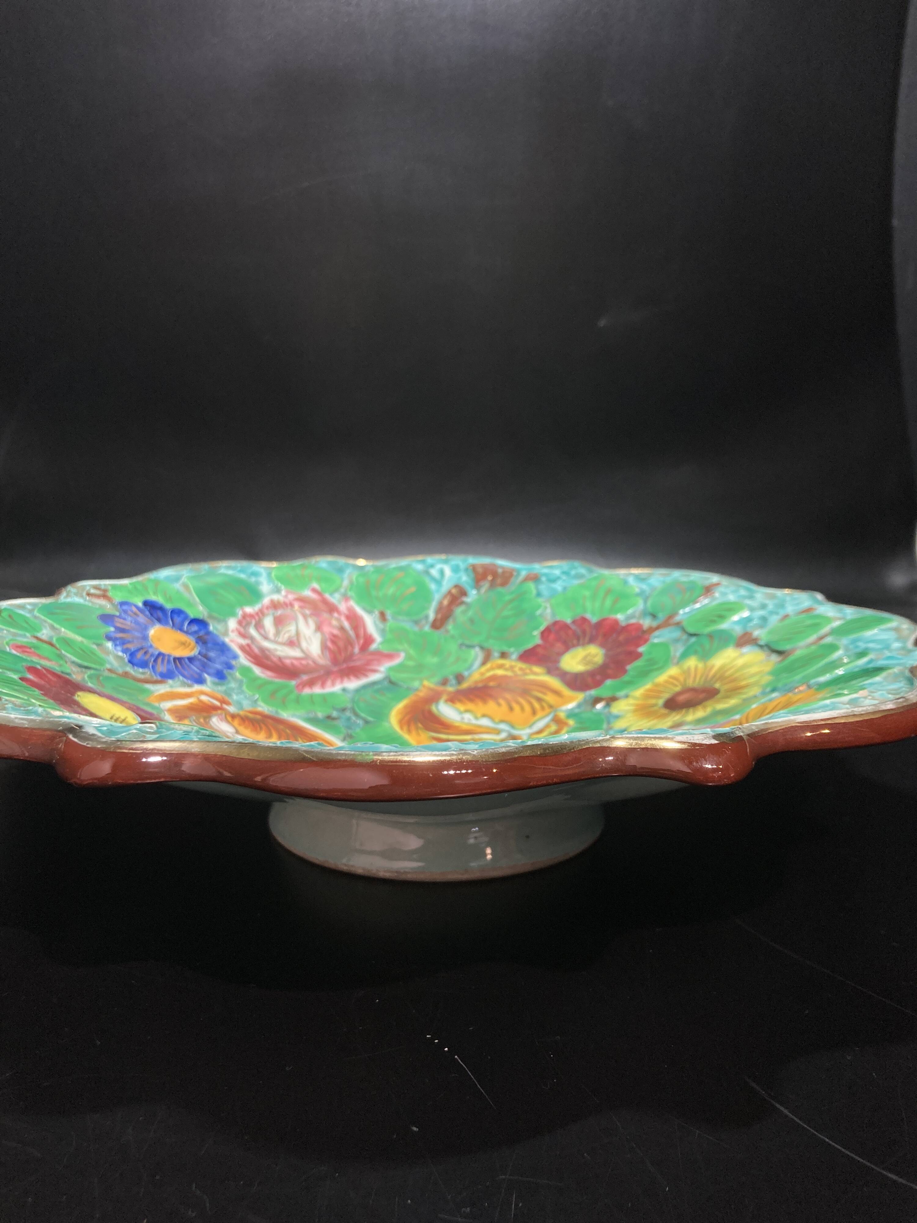 Ceramic fruit bowl decorated with flowers