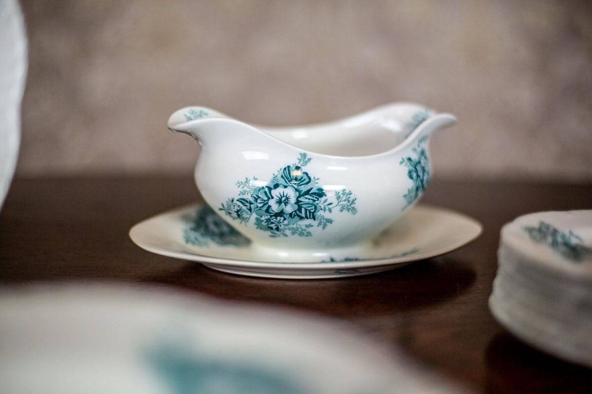20th Century Anemone Porcelain Set by Johnson Brothers, 1930s, Set of 28
