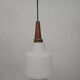 Suspension scandinave en opaline et teck, vers 1960