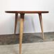 Table basse en bois pieds compas