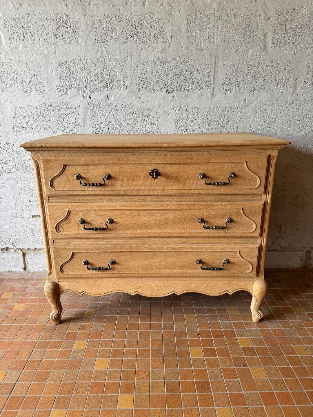 Aero-sandblasted oak chest of drawers