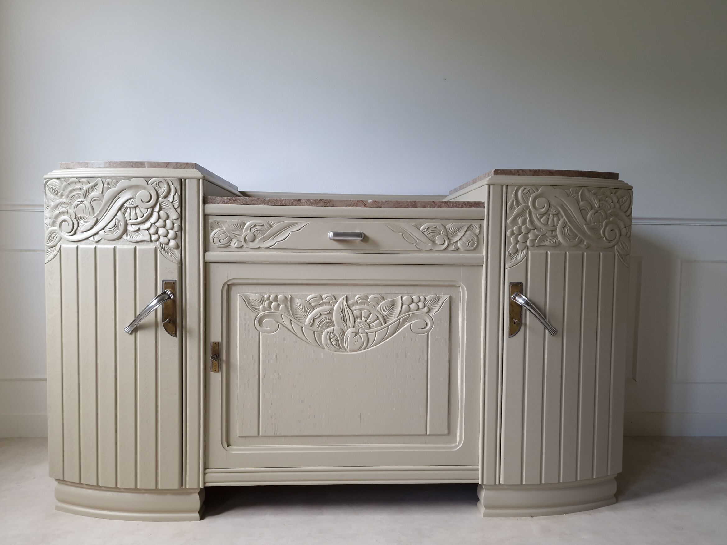 Art Deco beige buffet