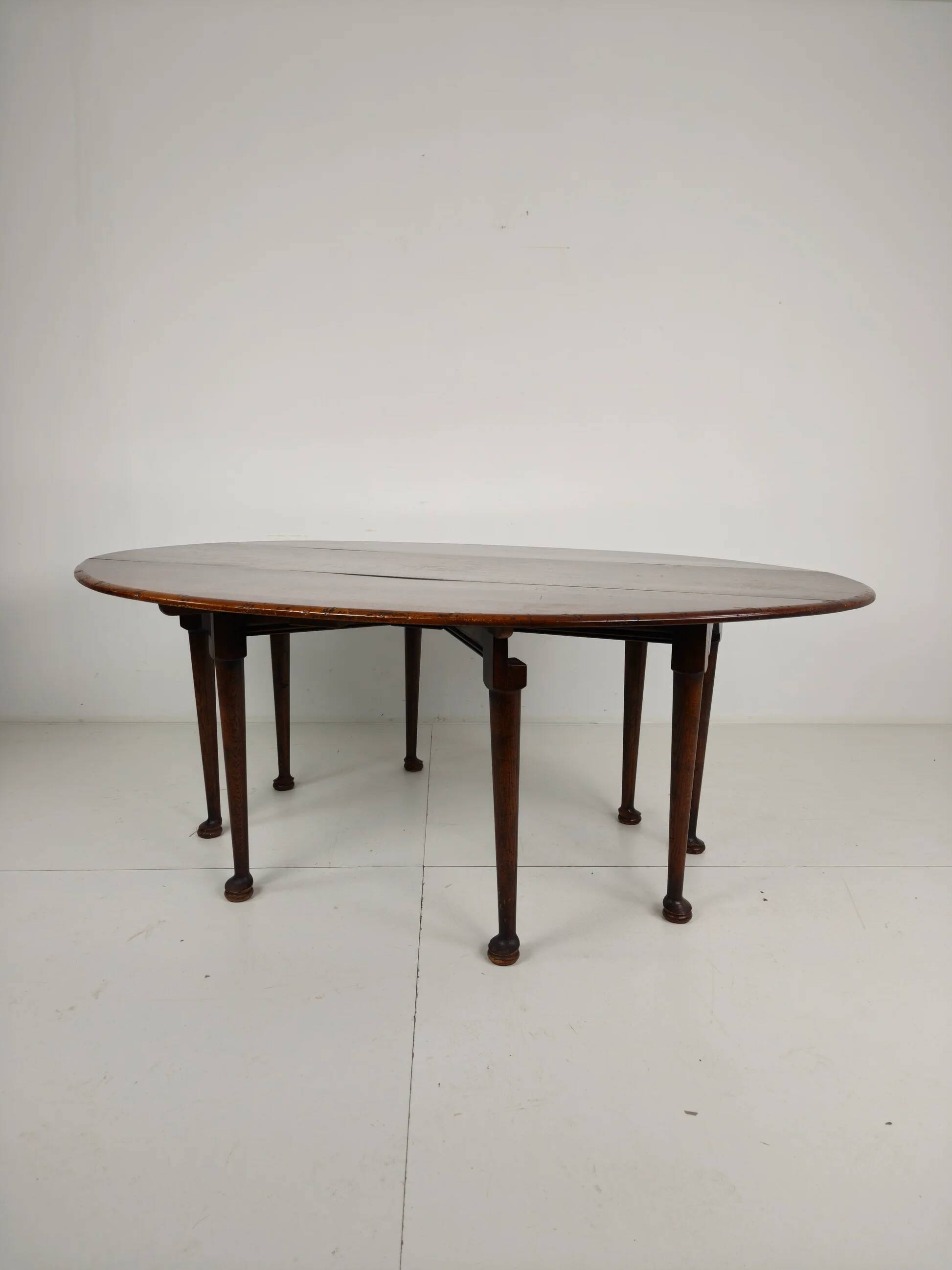 Antique English drop-leaf dining table – Victorian – 8 legs – oval shape – seats 8