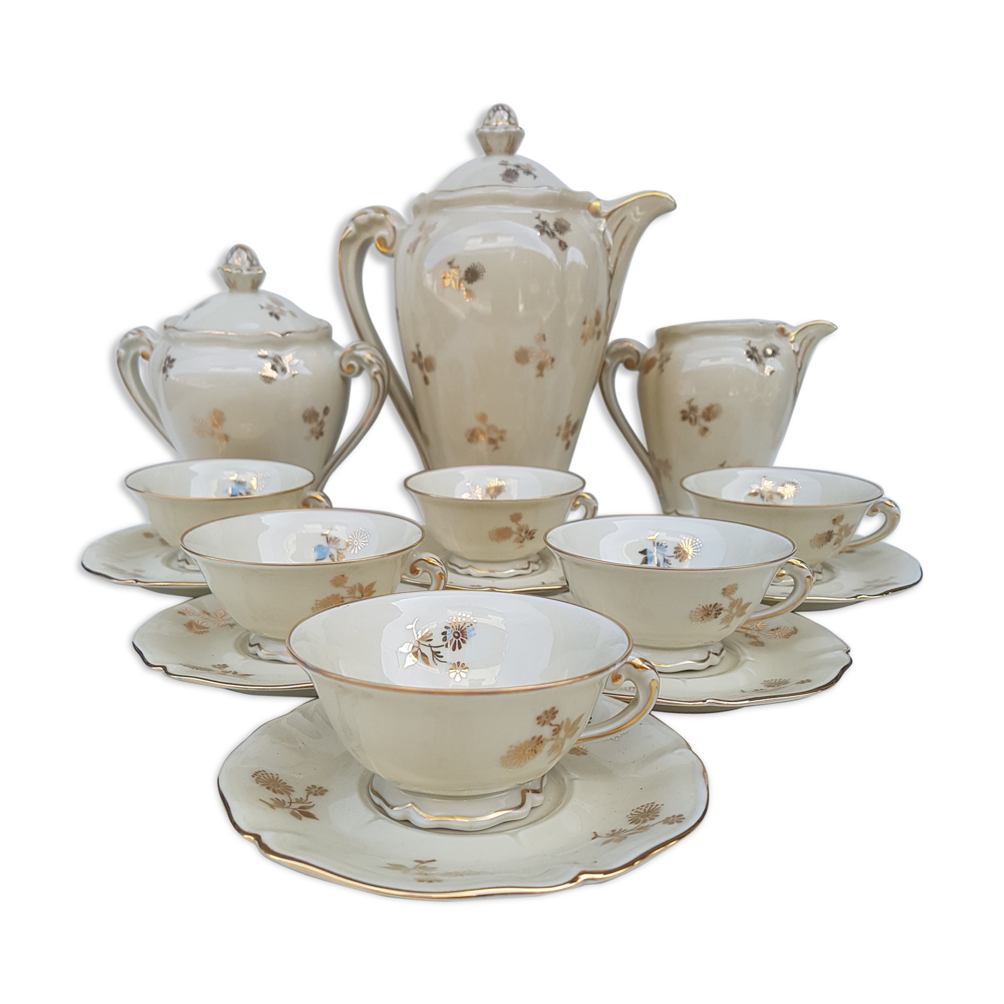 Limoges porcelain tea service, former royal factory.