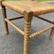 Chaise d’angle en bois tourné
