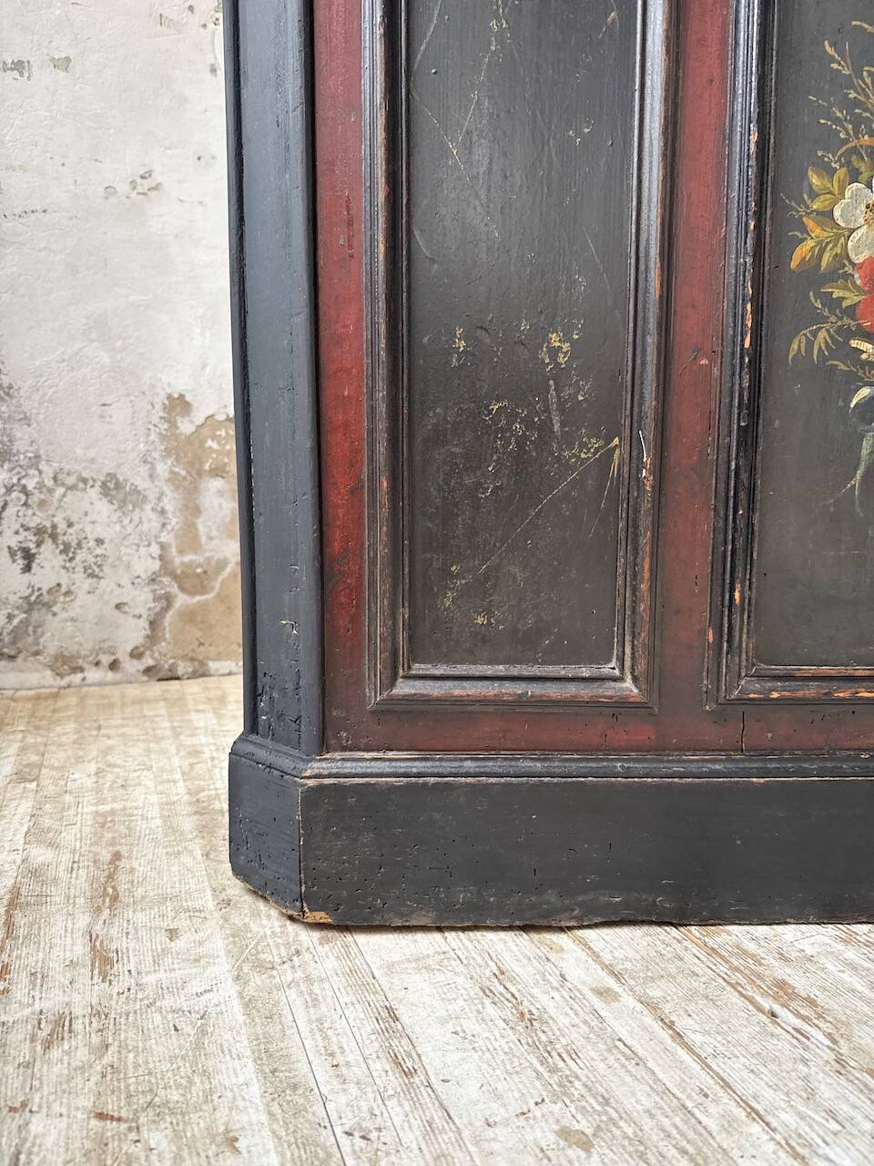 Floral 1920s trading counter