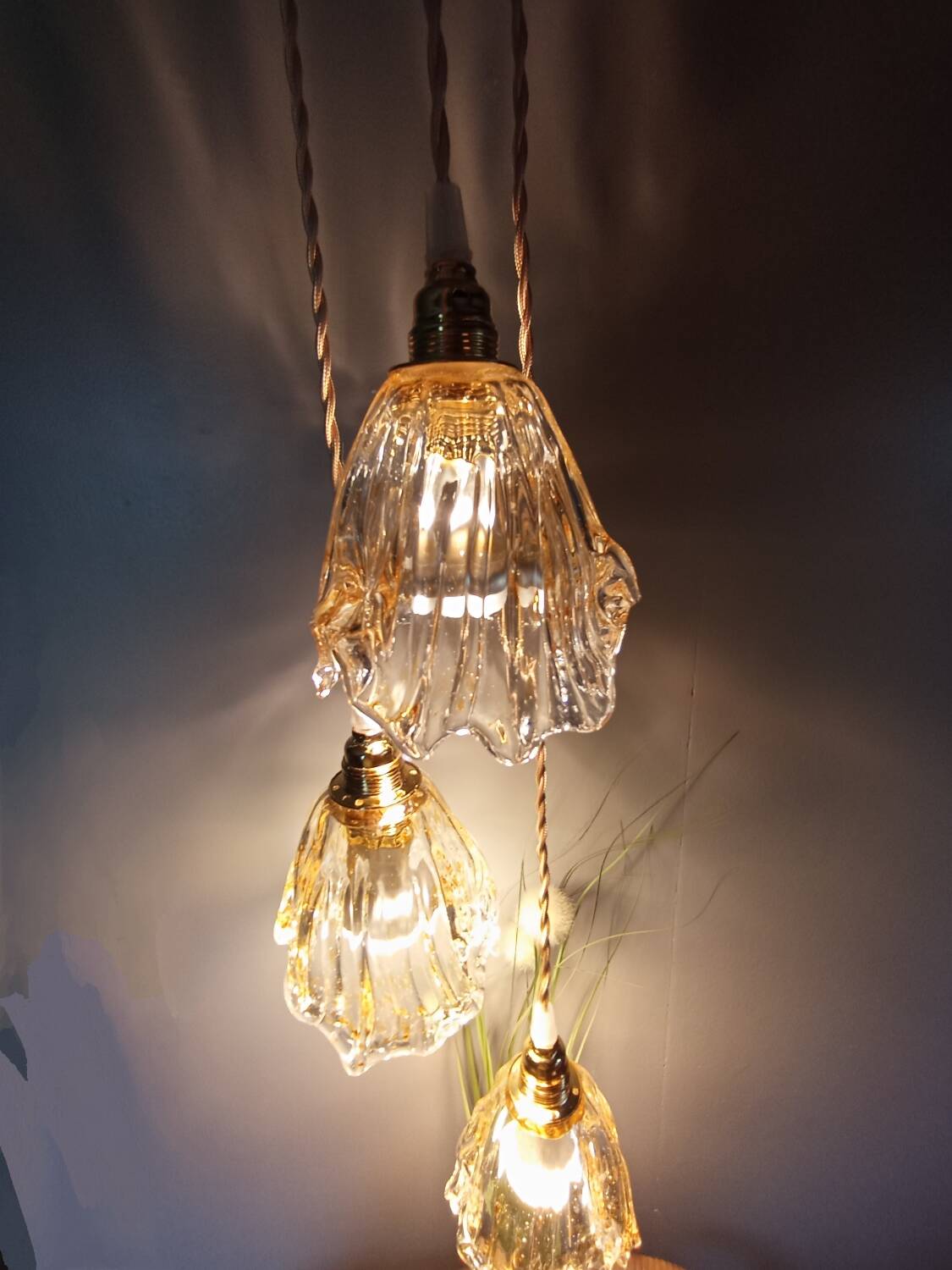 Lustre 3 suspensions verre drappé miel Murano, 1979/80