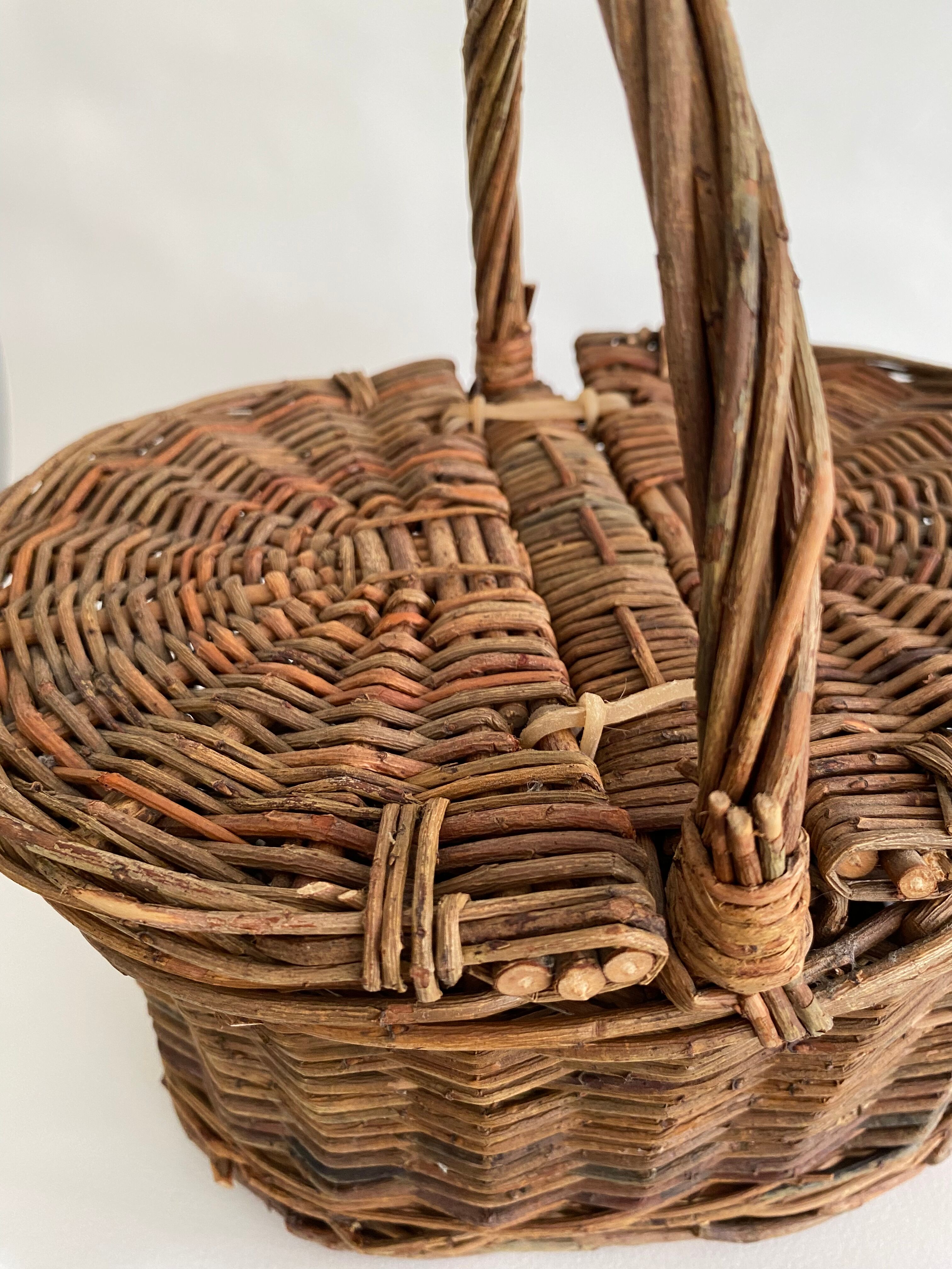 Double opening basket