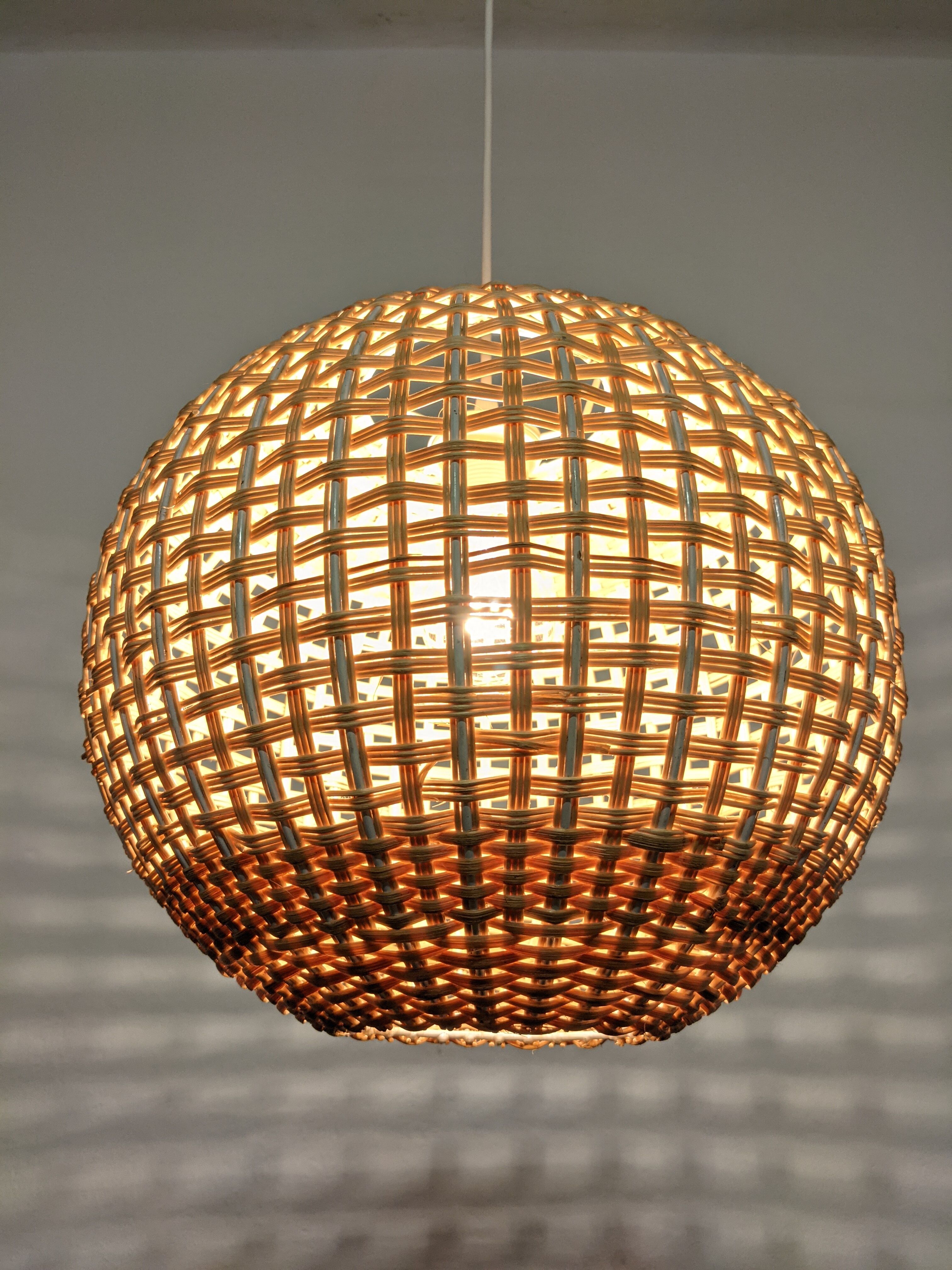 Vintage rattan ball suspension