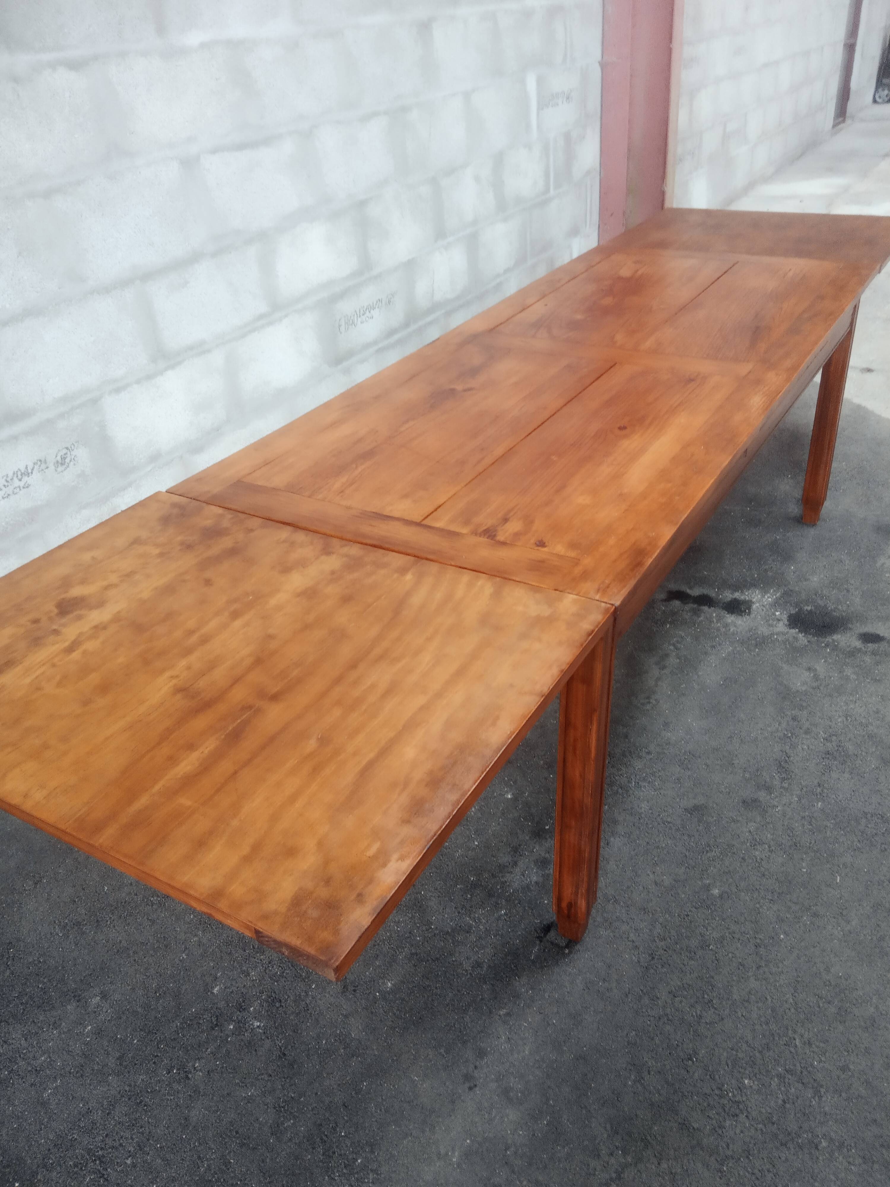 Old farmhouse table 12/14 people