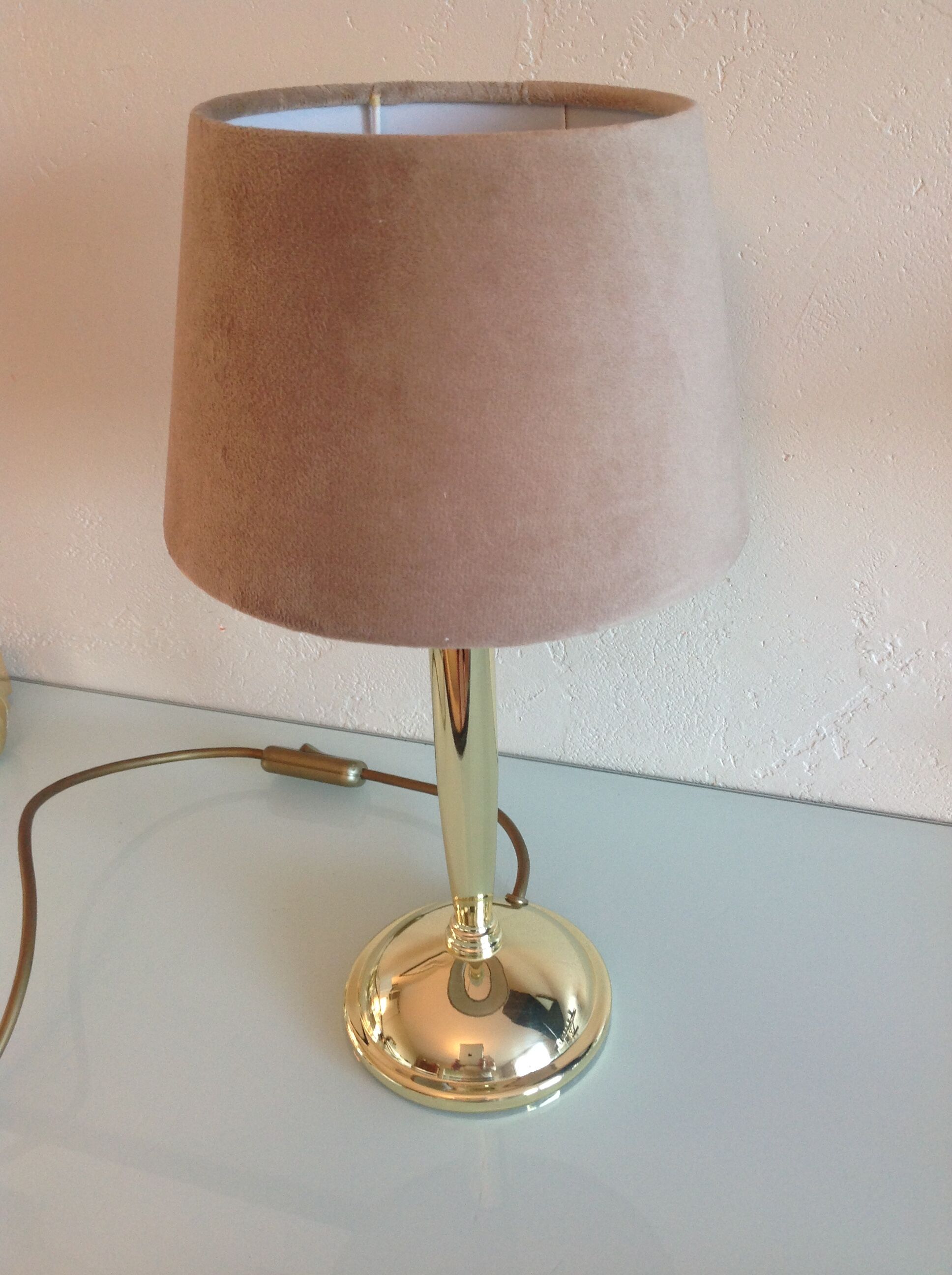 Lampe en  métal doré et abat jour peau de peche / vintage années 70-80