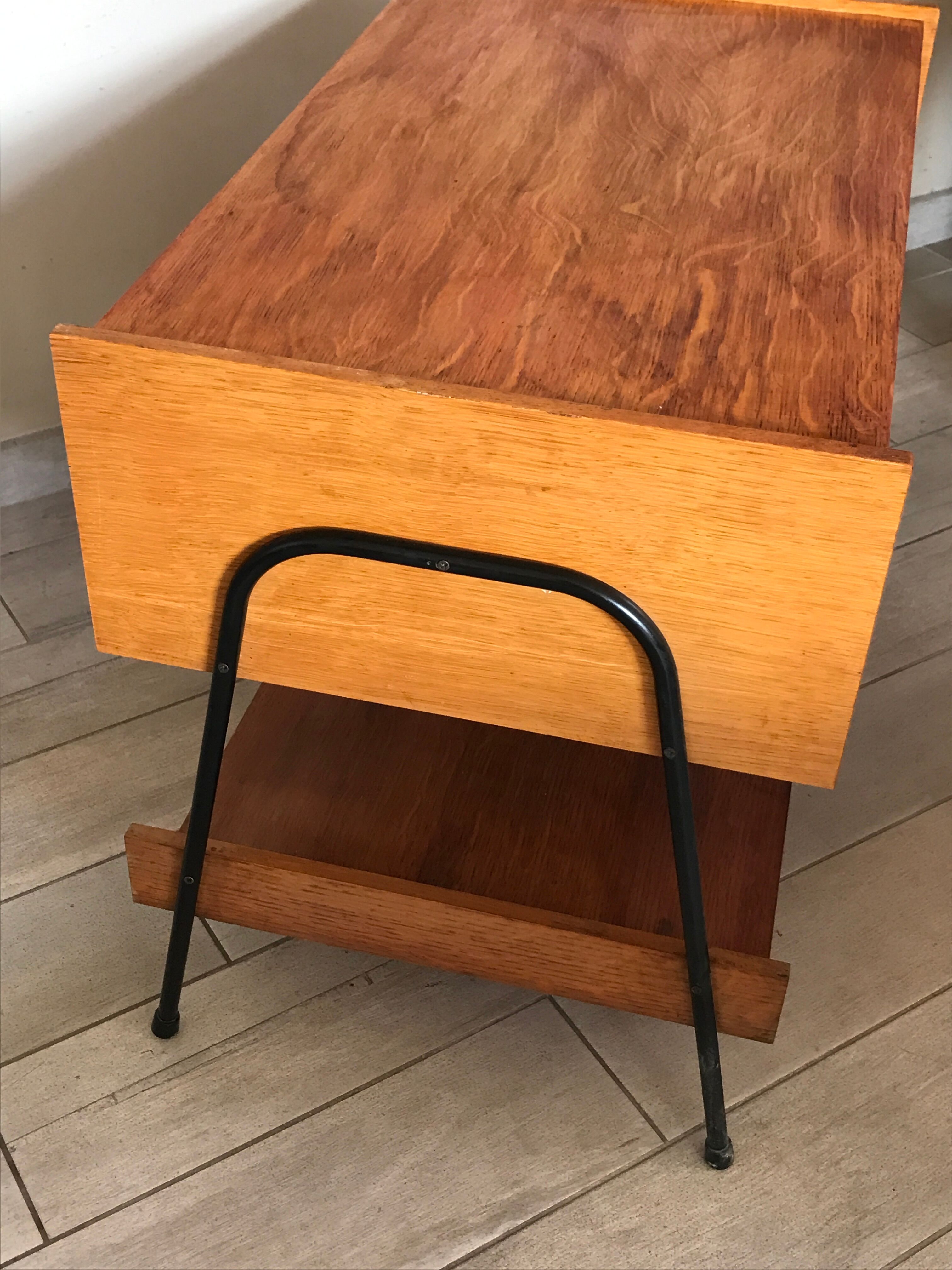 Meuble pied métal design vintage années 60