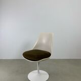 Eero Saarinen Tulip Dining Set with Swifel Chairs for Knoll International 1960s