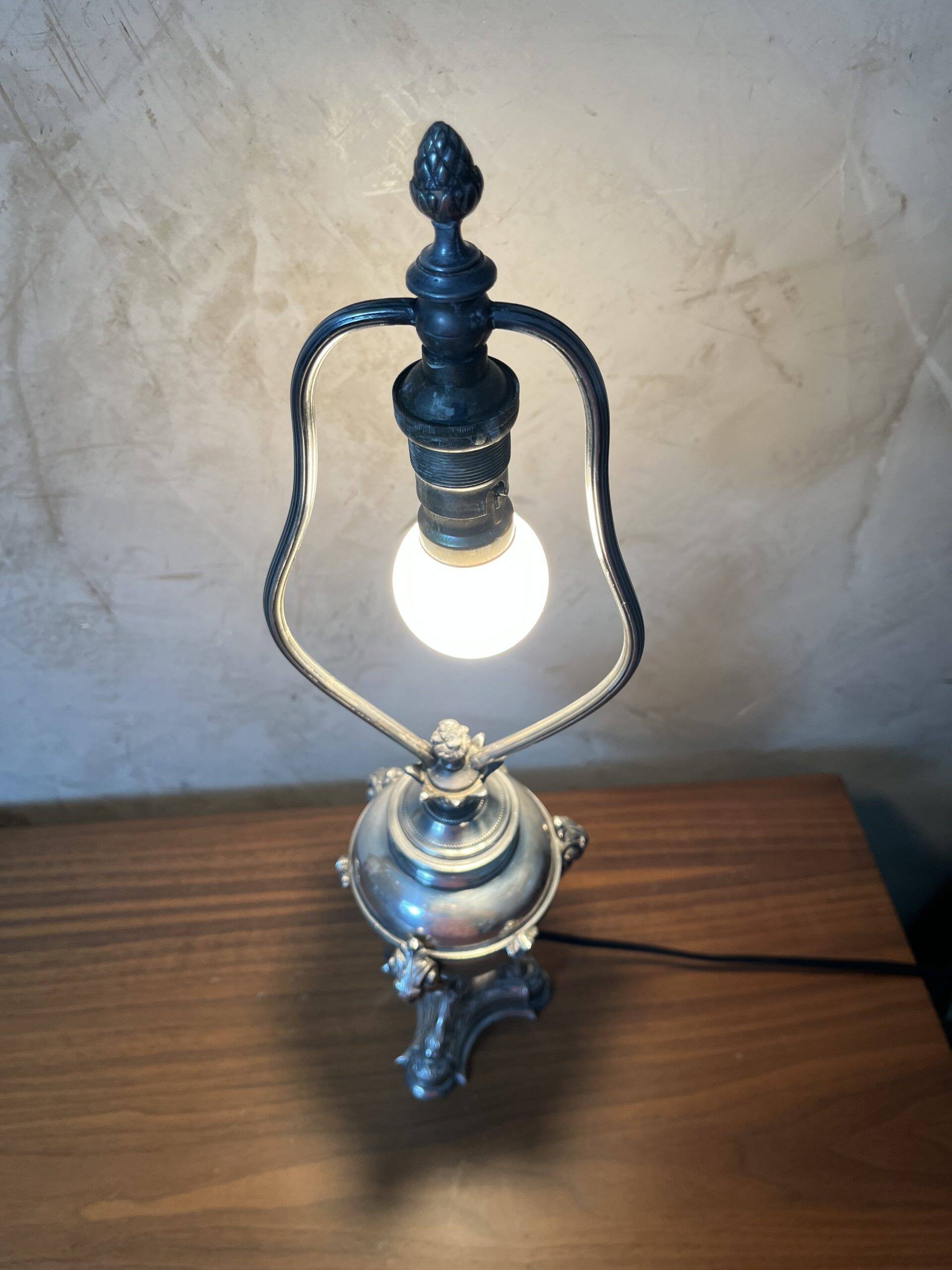 Lampe en métal argenté