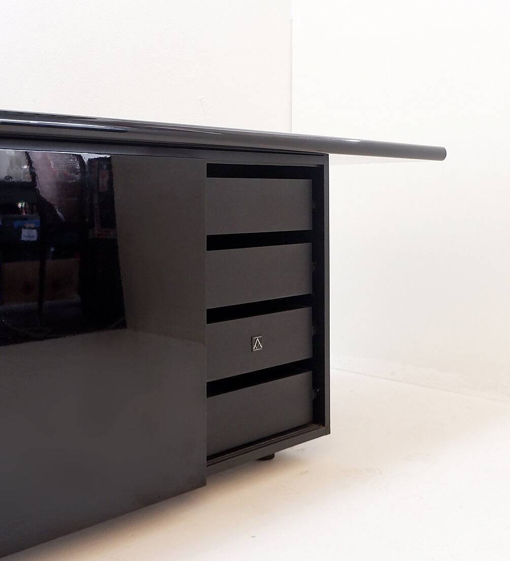 Buffet Acerbis laqué noir - Série Sheraton, années 1980