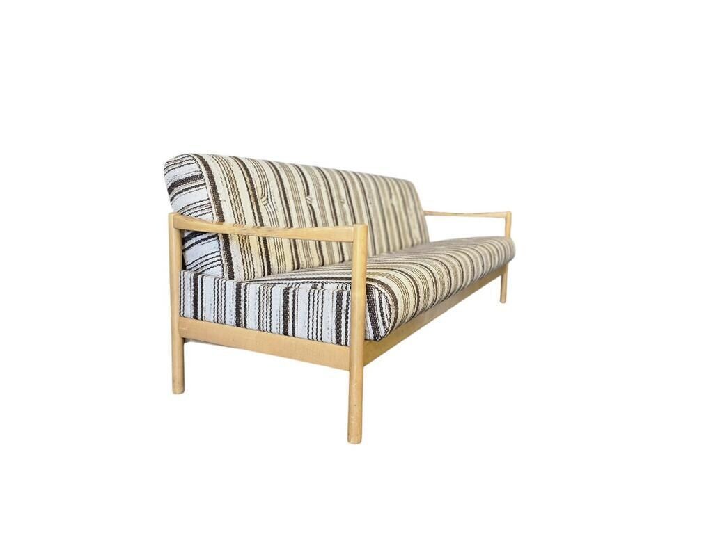 Vintage wooden daybed / canapé / day bed