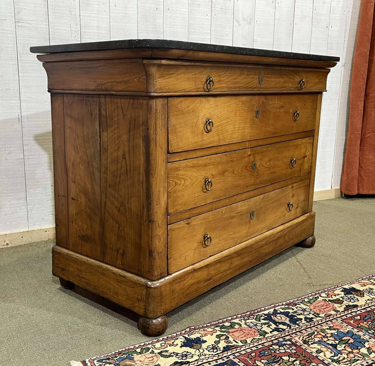 Commode Restauration XIXème en merisier et dessus marbre noir