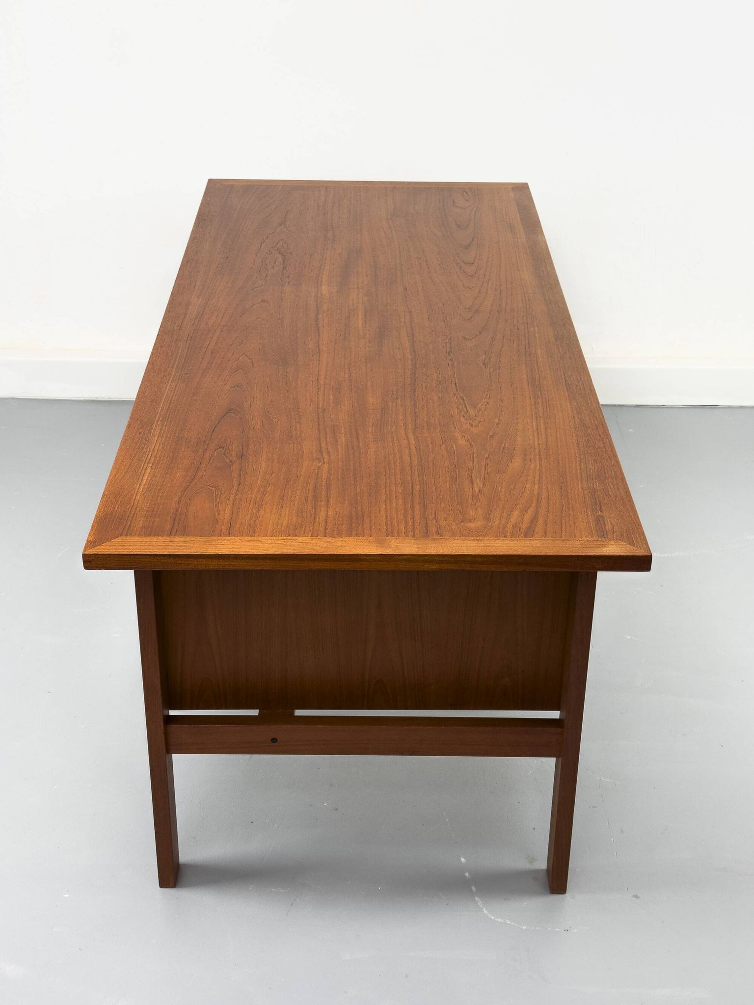 Mid-century teak desk by Svend Åge Madsen for Sigurd Hansen, 1960s.