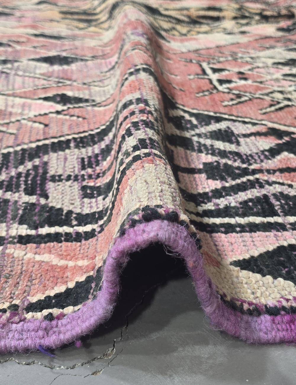 Vintage Berber Rug - 220 x 174 cm