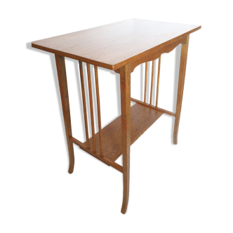 20th century side table in vintage Art & Crafts oak