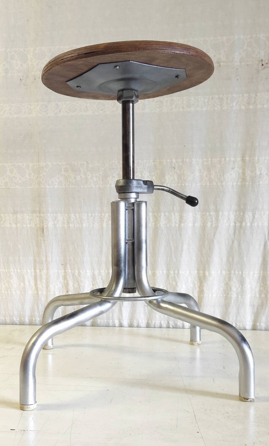 Tabouret industriel en métal et bois - années 50/60