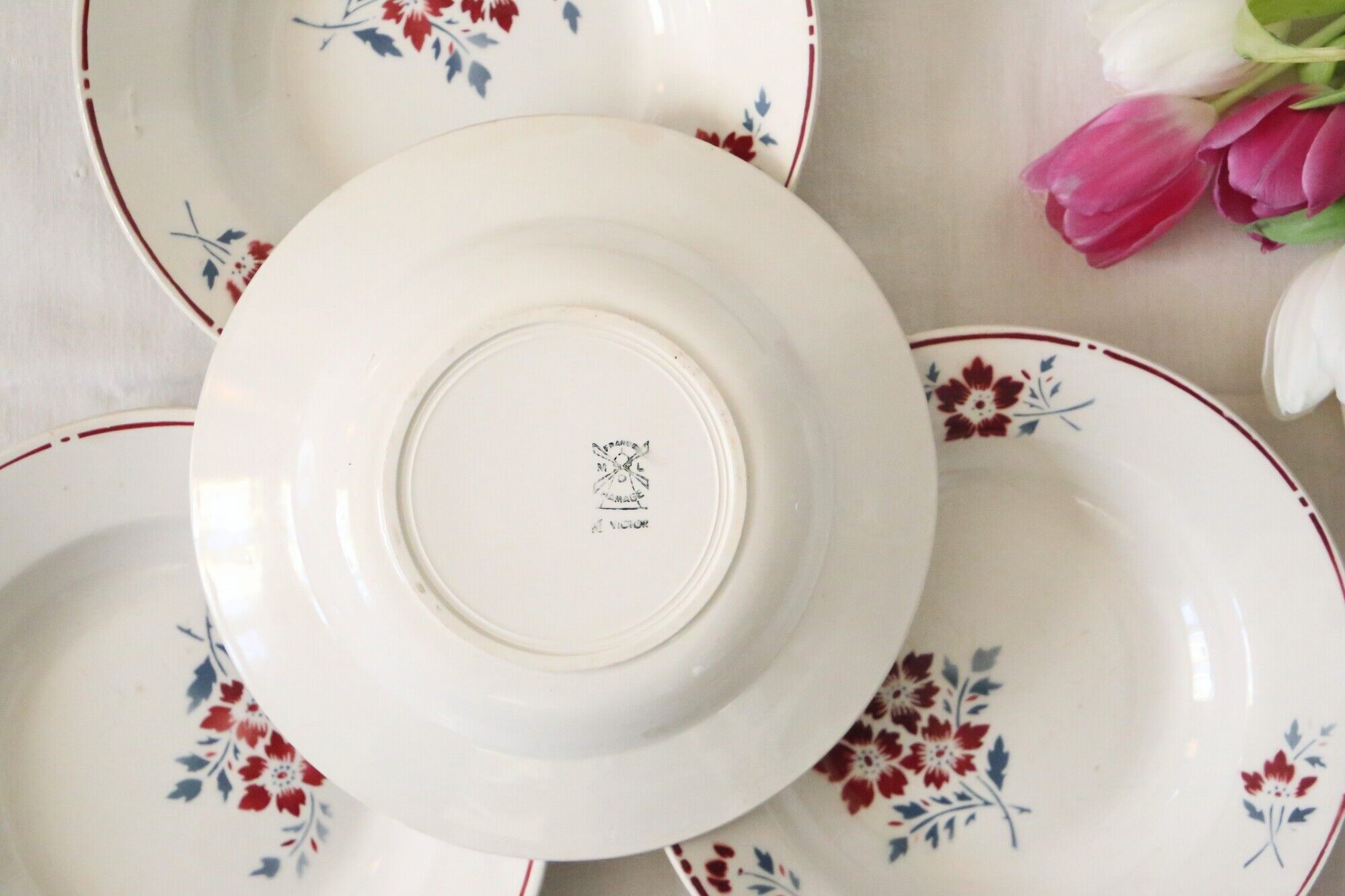 Set of 4 hollow plates, Moulin des Loups, Victor motif
