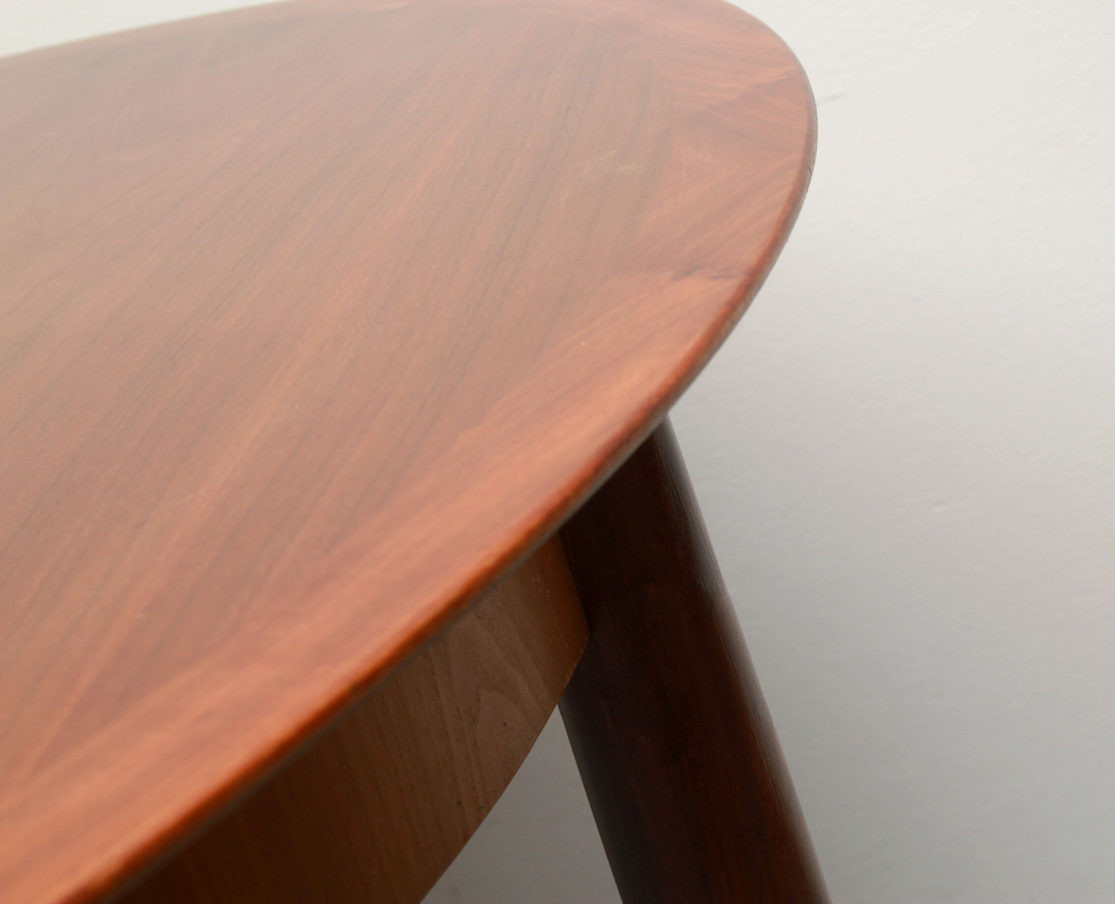 1960s extendible diningtable walnut by Lübke