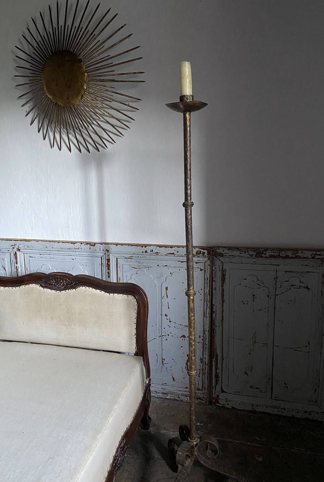Floor candelabrum