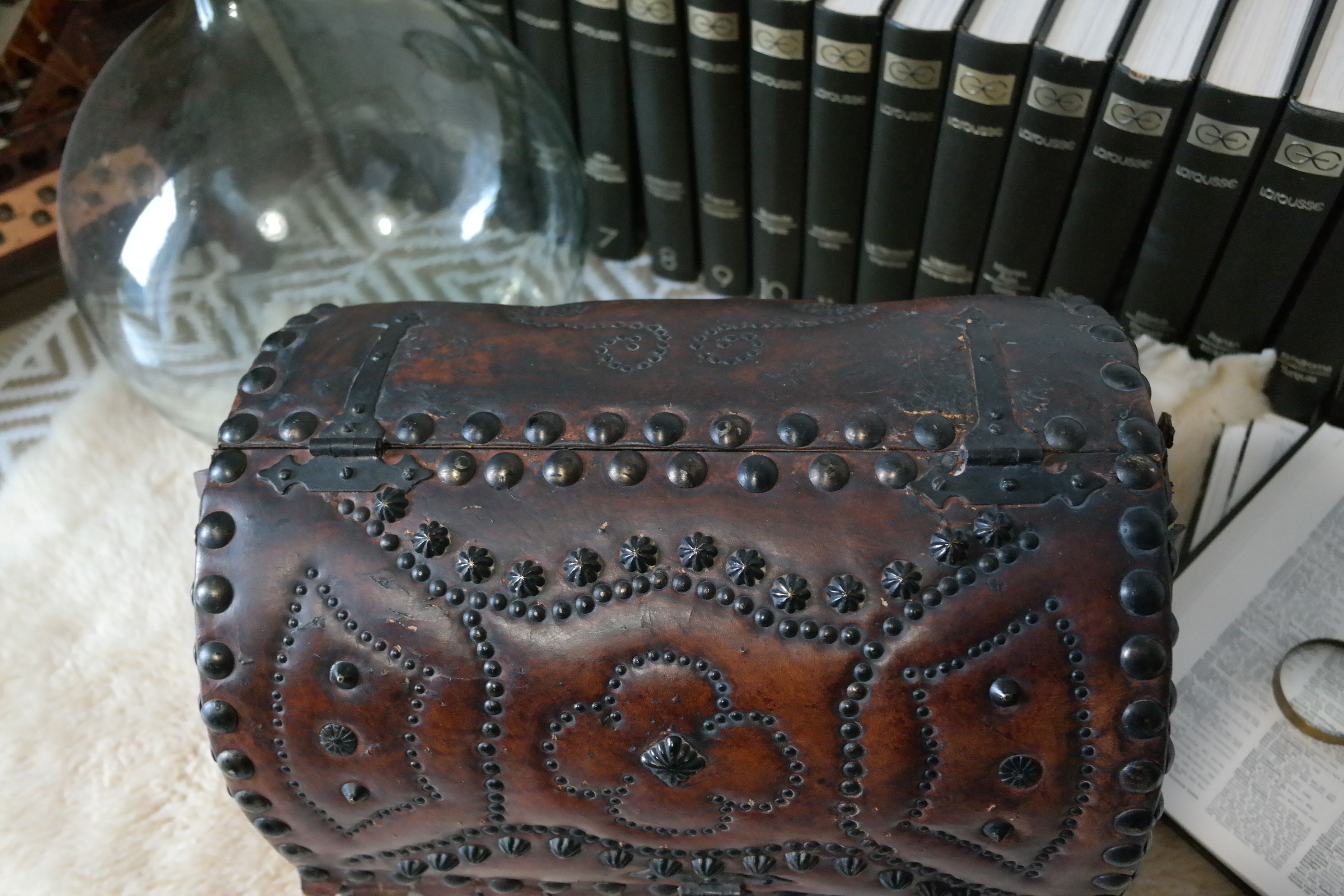1X bulging box in studded leather | Selency