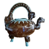 Vietnam tripod wine pourer