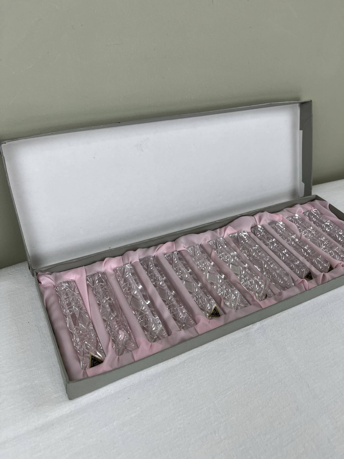 12 Crystal knife holders
