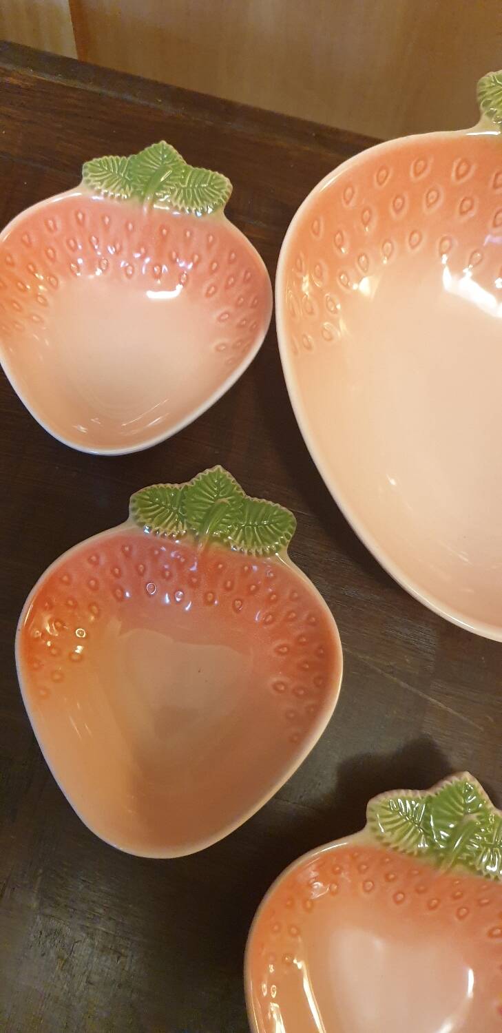 Strawberry dessert service