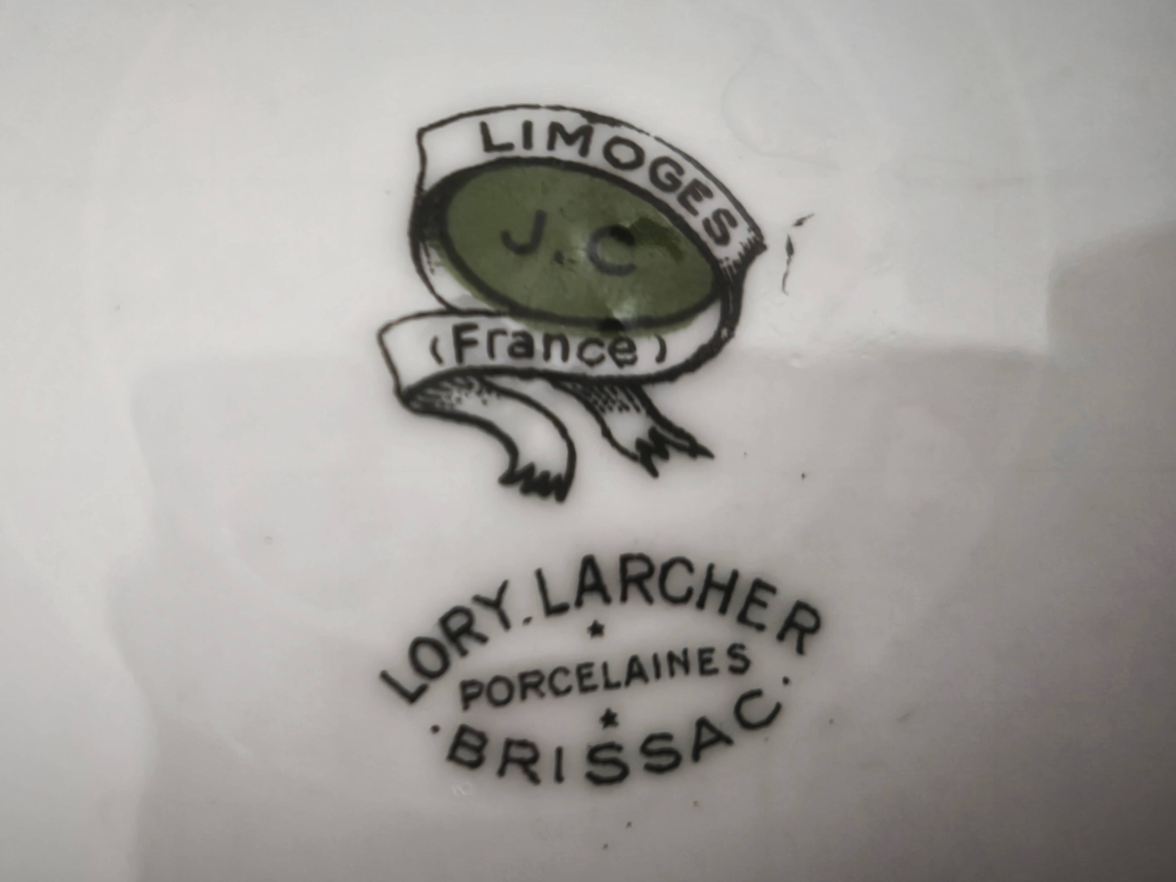 Soupière en porcelaine de Limoges décor panier d'hortensias