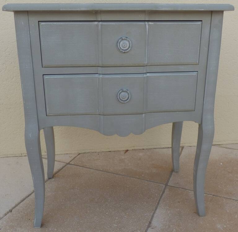 Chic Louis XV style 2-drawer piece of furniture