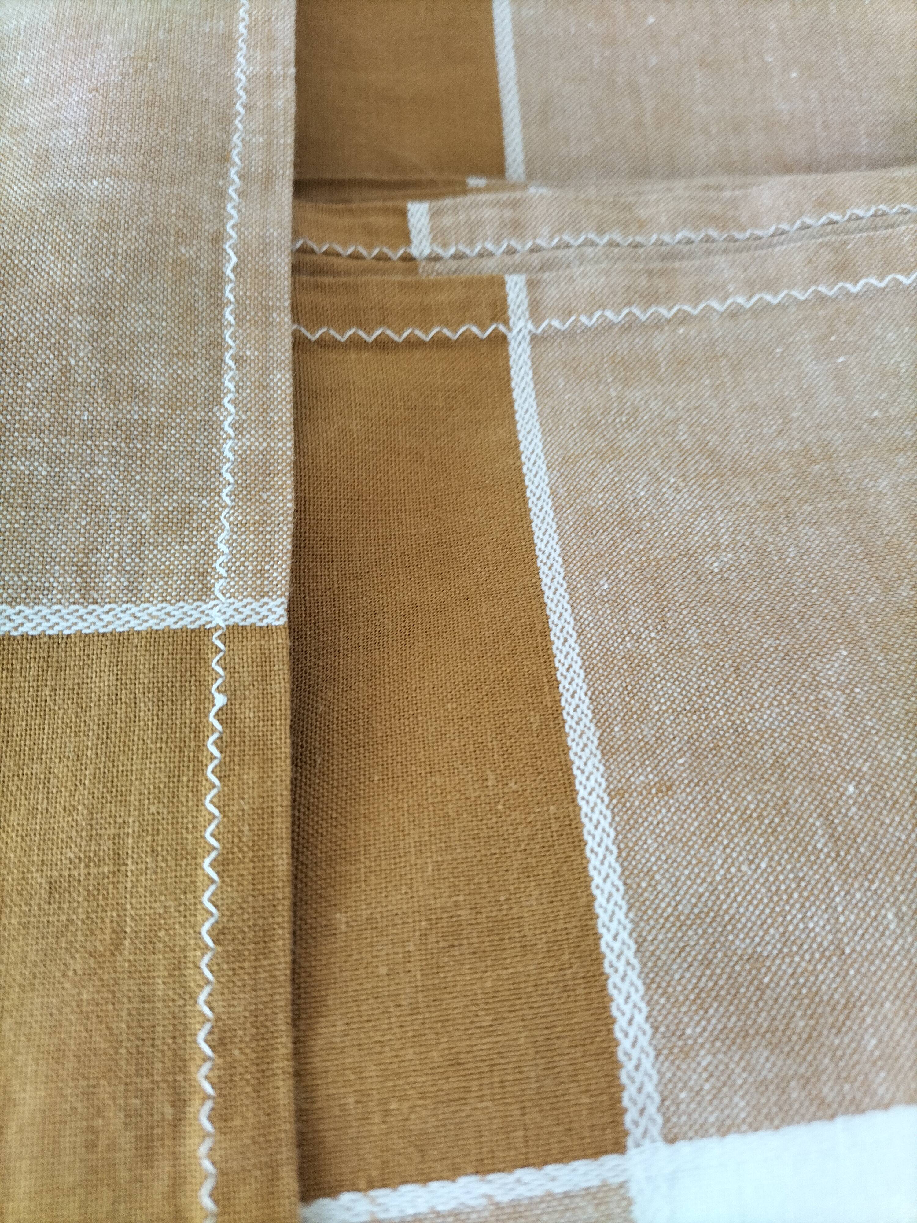 Vintage tablecloth and 8 napkins – caramel and golden mustard tones