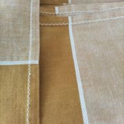 Nappe et 8 serviettes vintage – tons caramel et moutarde dorée