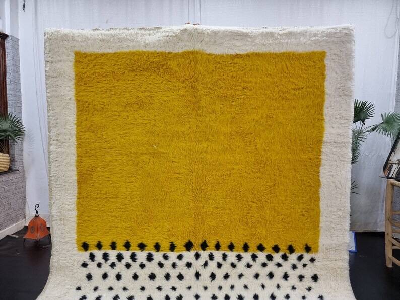 Handmade traditional natural wool rug size 2/3 m