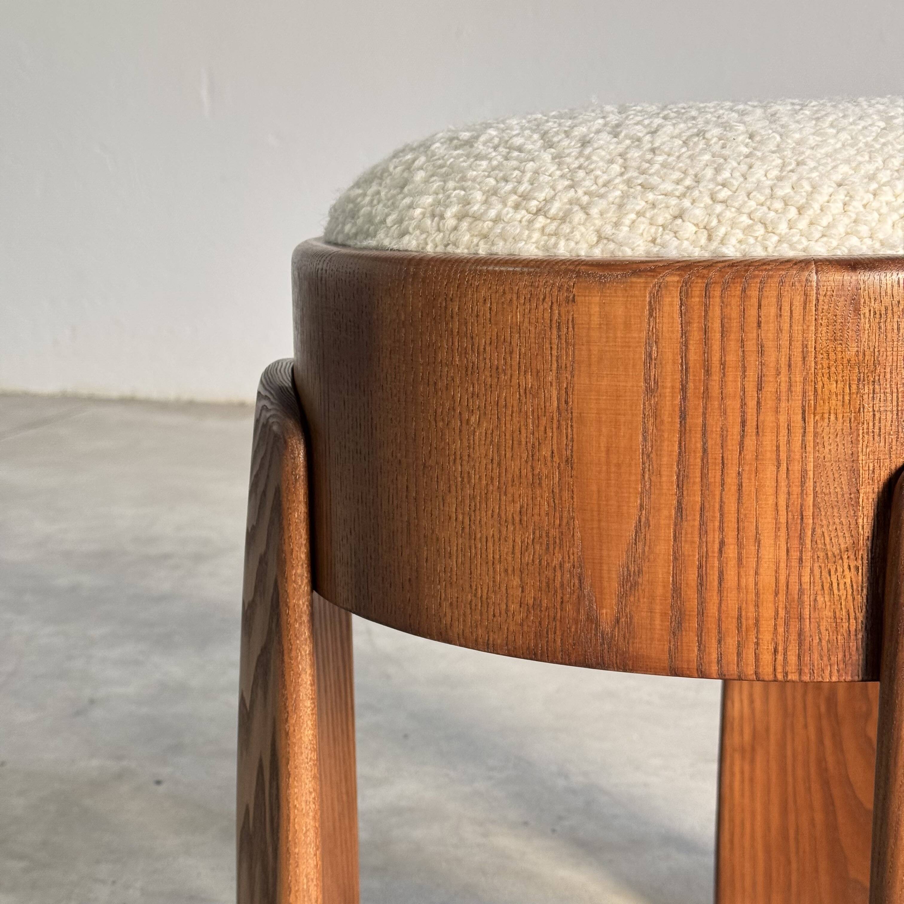 Tabouret en frêne et tissu bouclé Dedar Milano par Forme, Italie