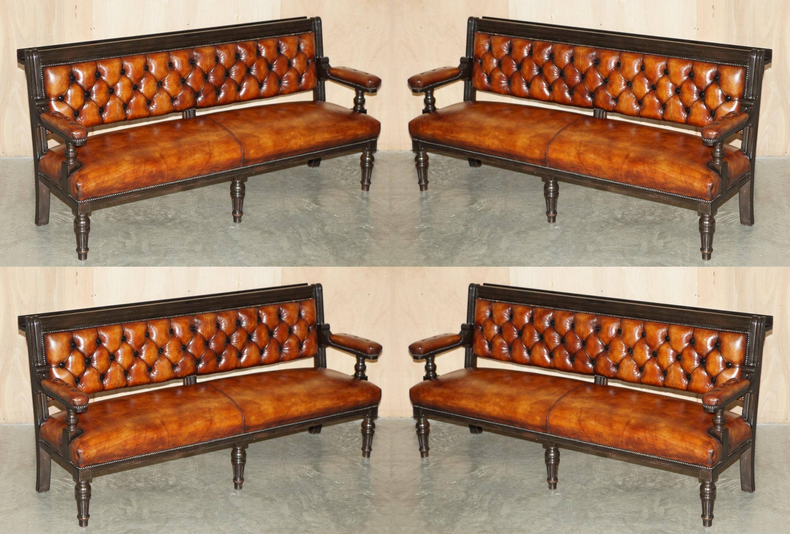 Banc de pub victorien Chesterfield en cuir restauré