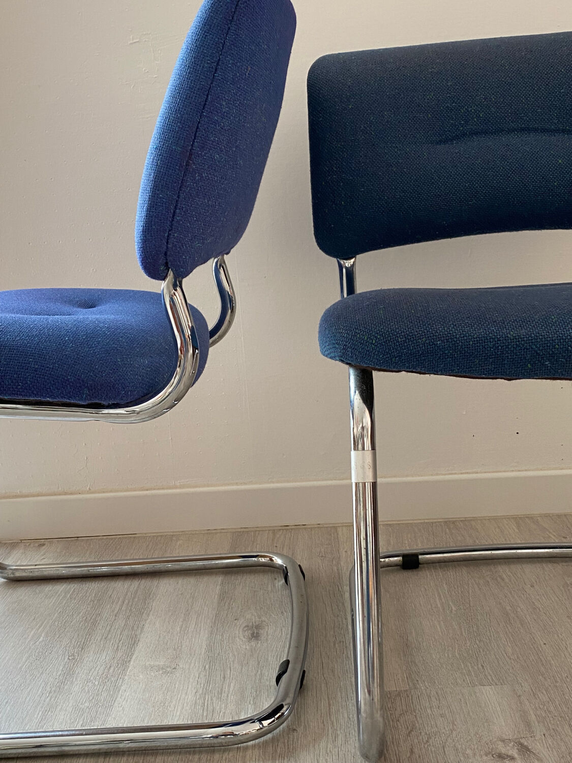 Pair of strafor seaters