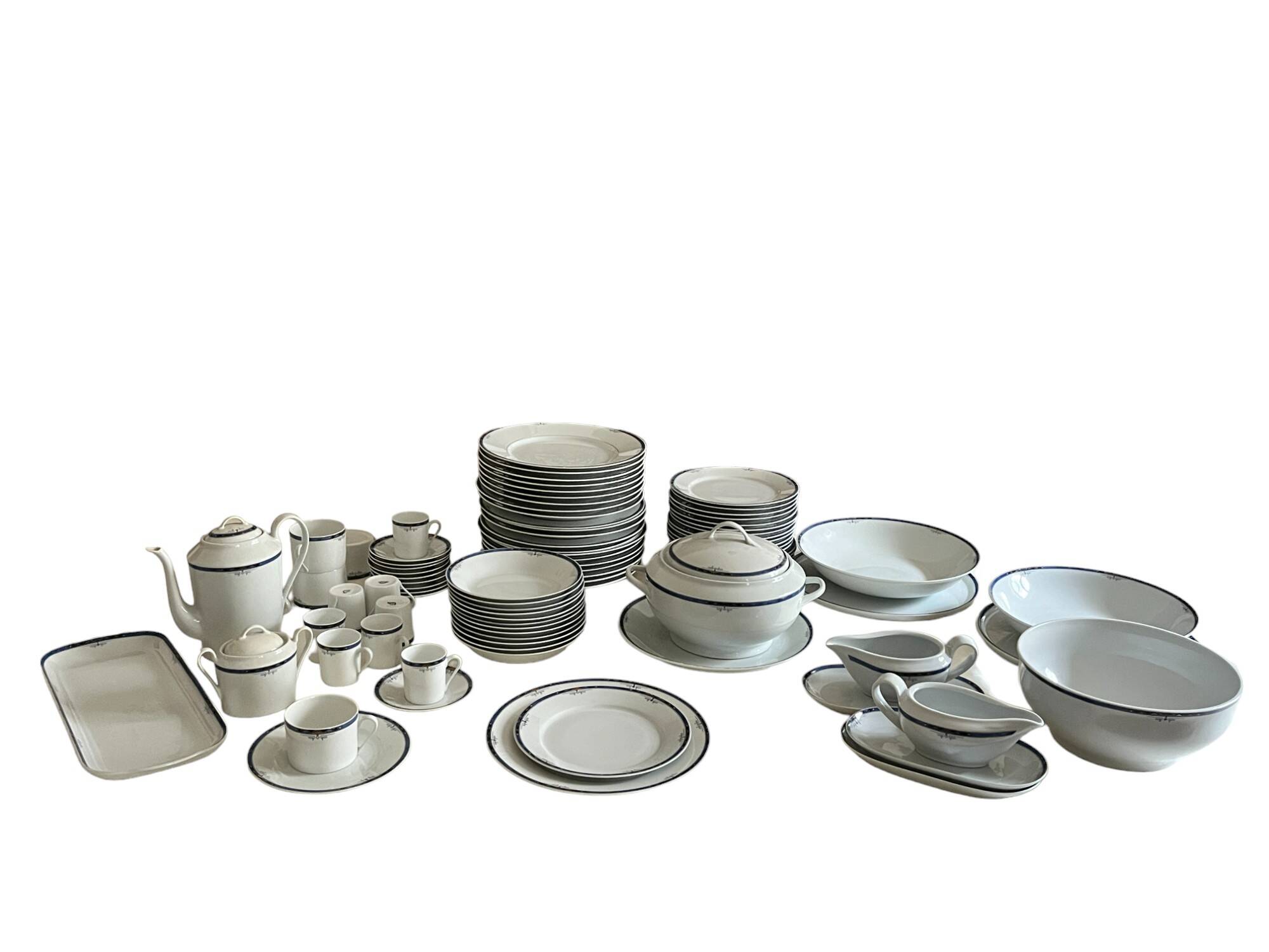 Limoges, large porcelain table service 98 pieces 20th century
