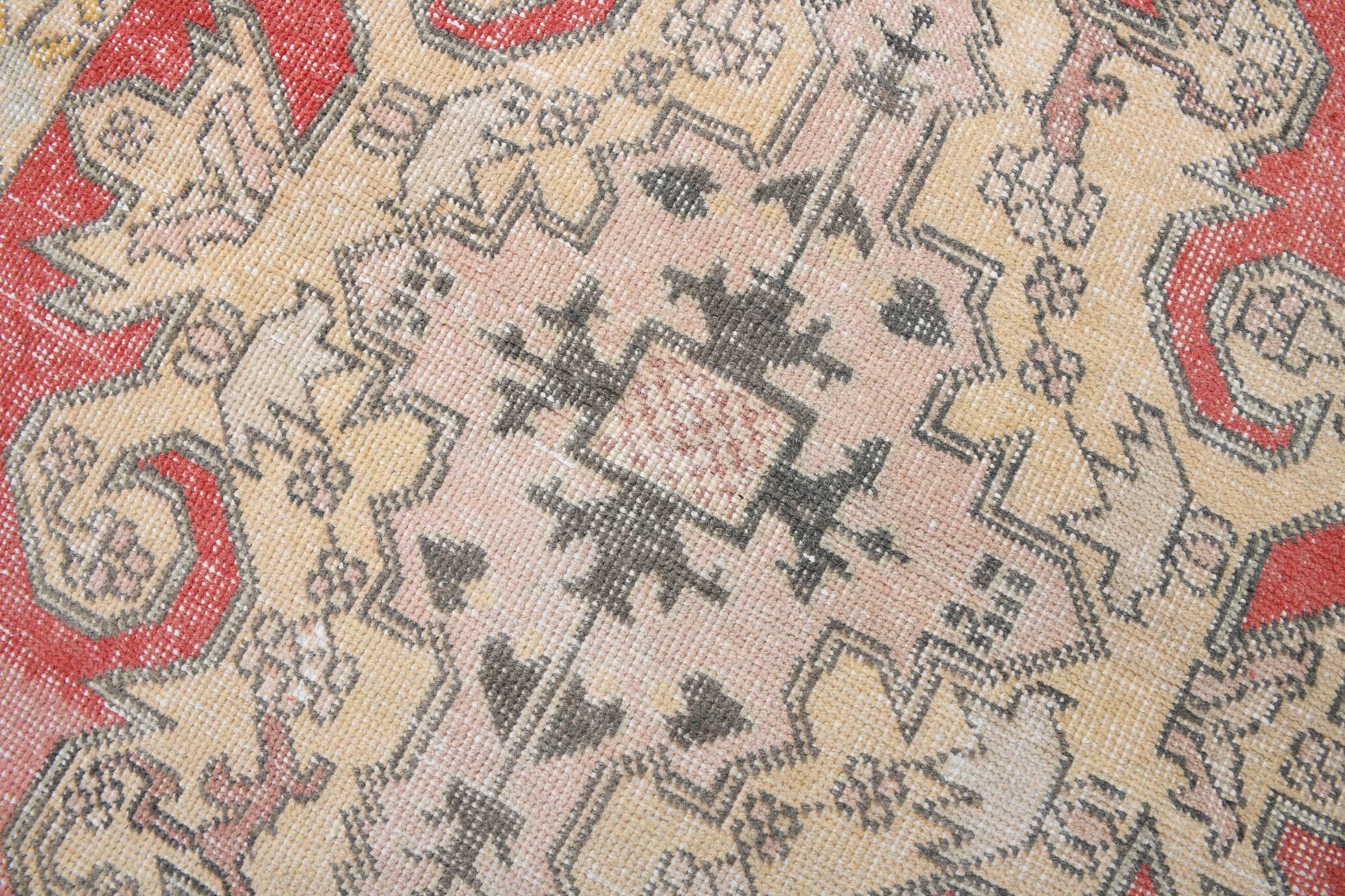 Soft Red & Beige Classic Vintage Area Rug, 127x215 Cm